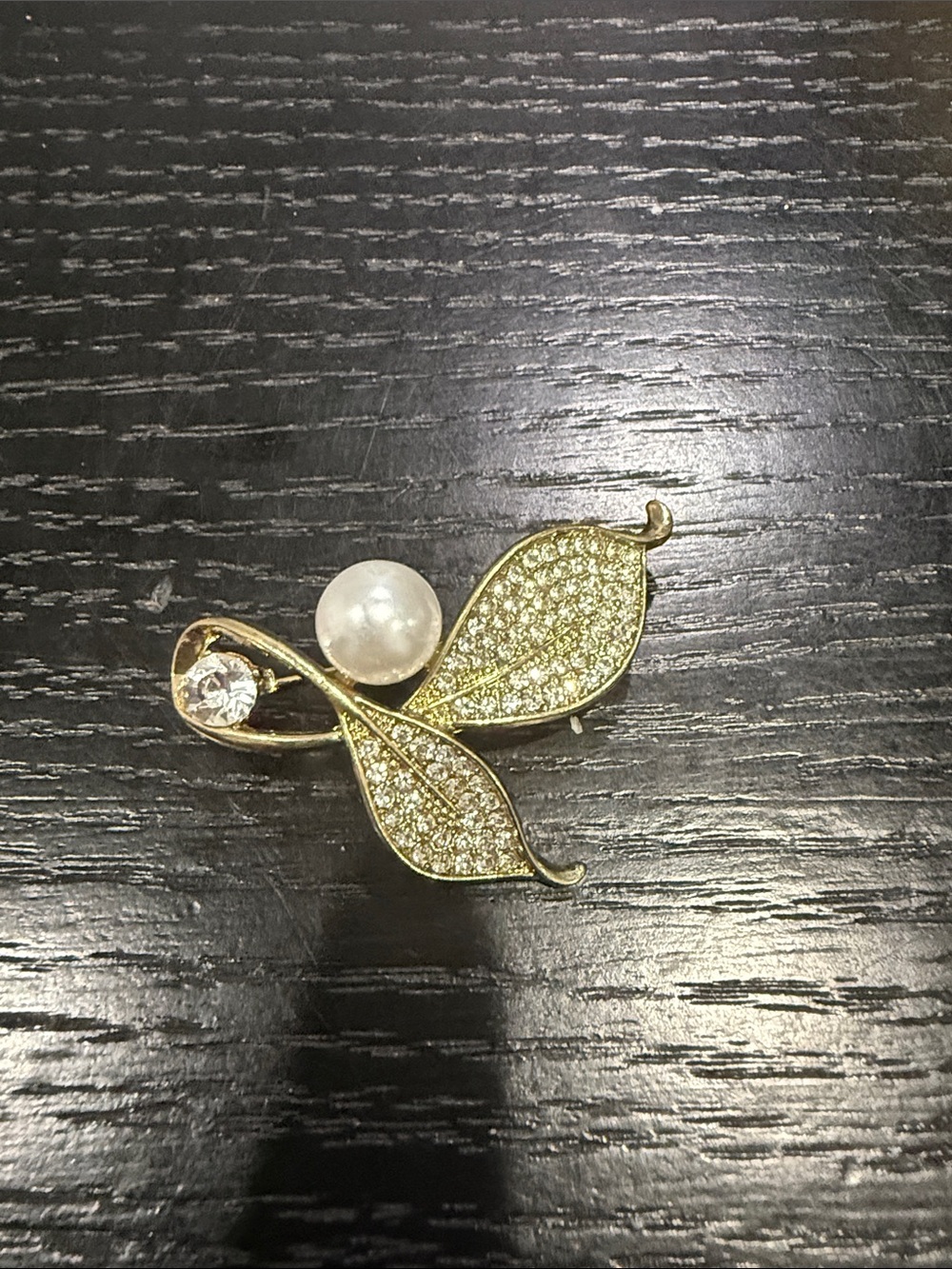 Gold & White Pearl Leaf Brooch Like New